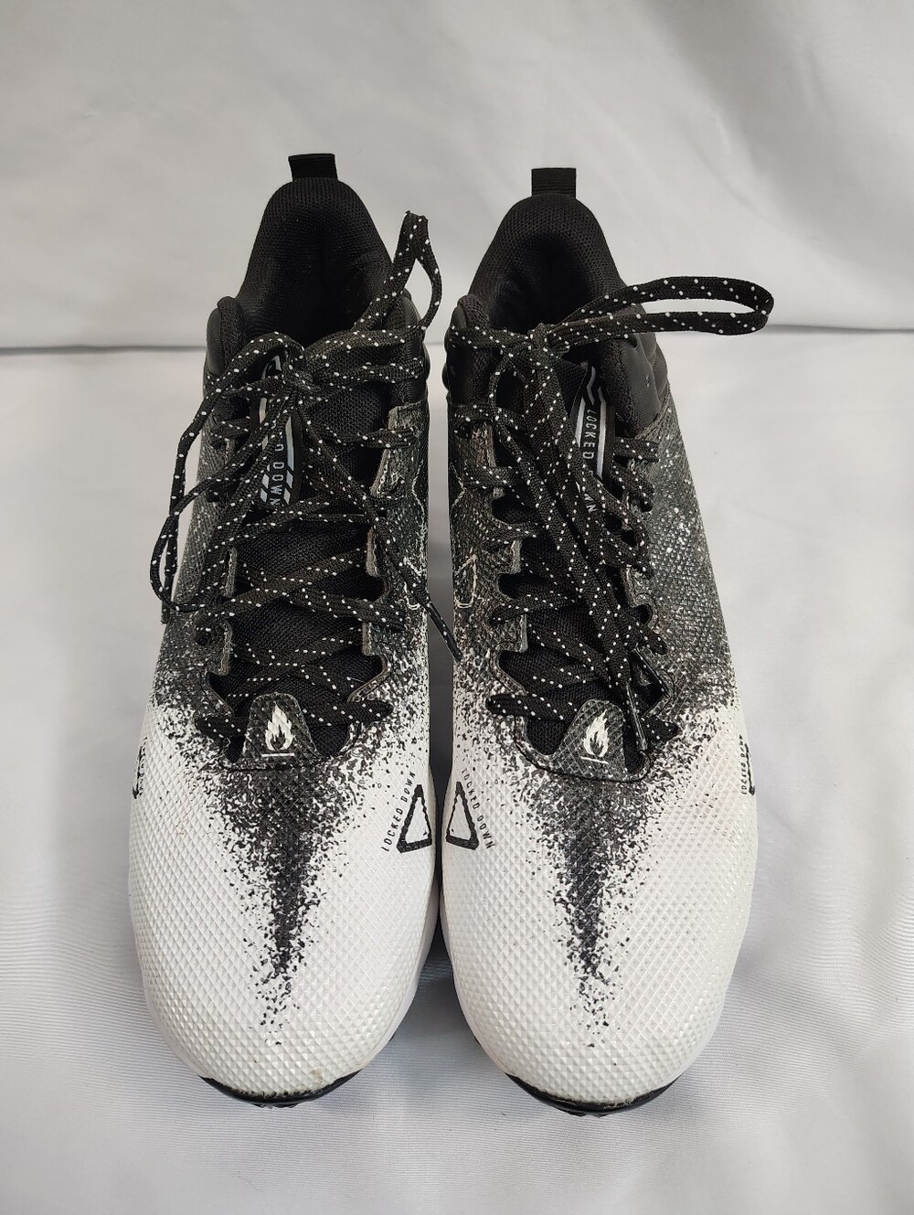 Men's Black & White Football Cleats. Lightweight Performance Size 9.5